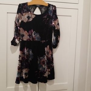 Lil GIRLS FLORAL Velvet LIKE Dress SIZE 7